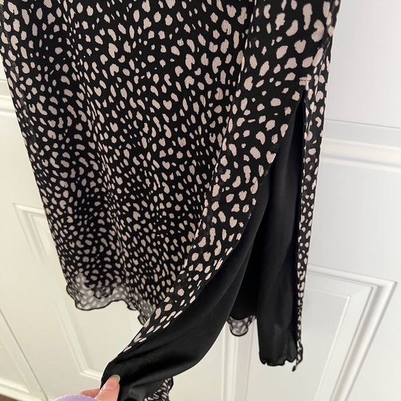 Urban Romantics NWT Leopard Print with Side Split - Picture 2 of 5